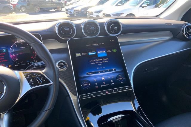 Used 2025 Mercedes-Benz GLC 300 4MATIC image 5