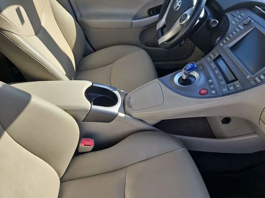 Used 2012 Toyota Prius Four w/ Deluxe Solar Roof Pkg image 13