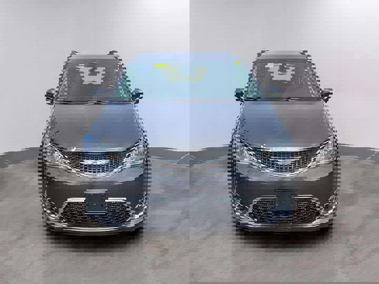 Used 2017 Chrysler Pacifica Touring-L image 2