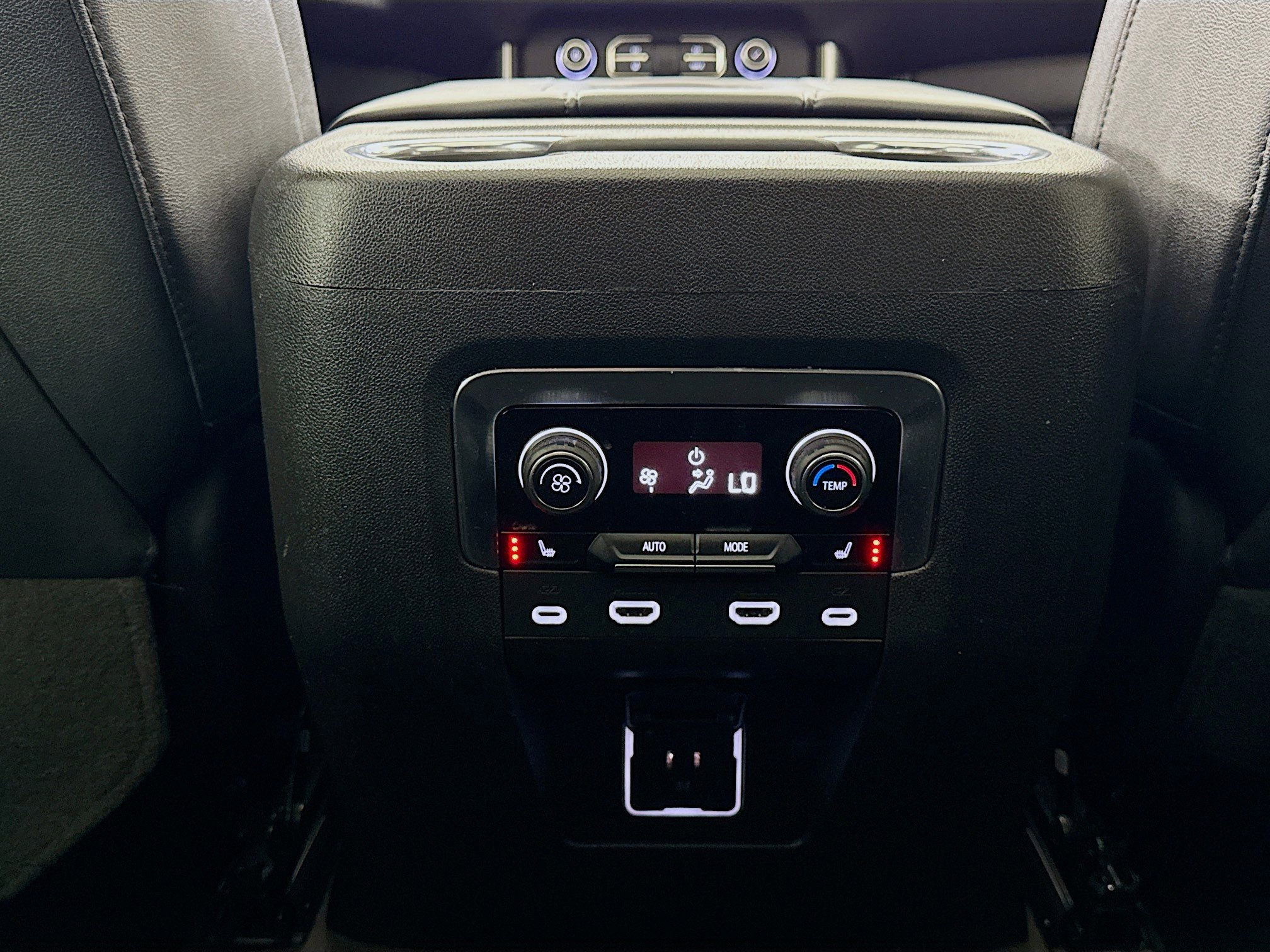 Used 2023 Chevrolet Tahoe Z71 w/ Luxury Package AWD/4WD image 28