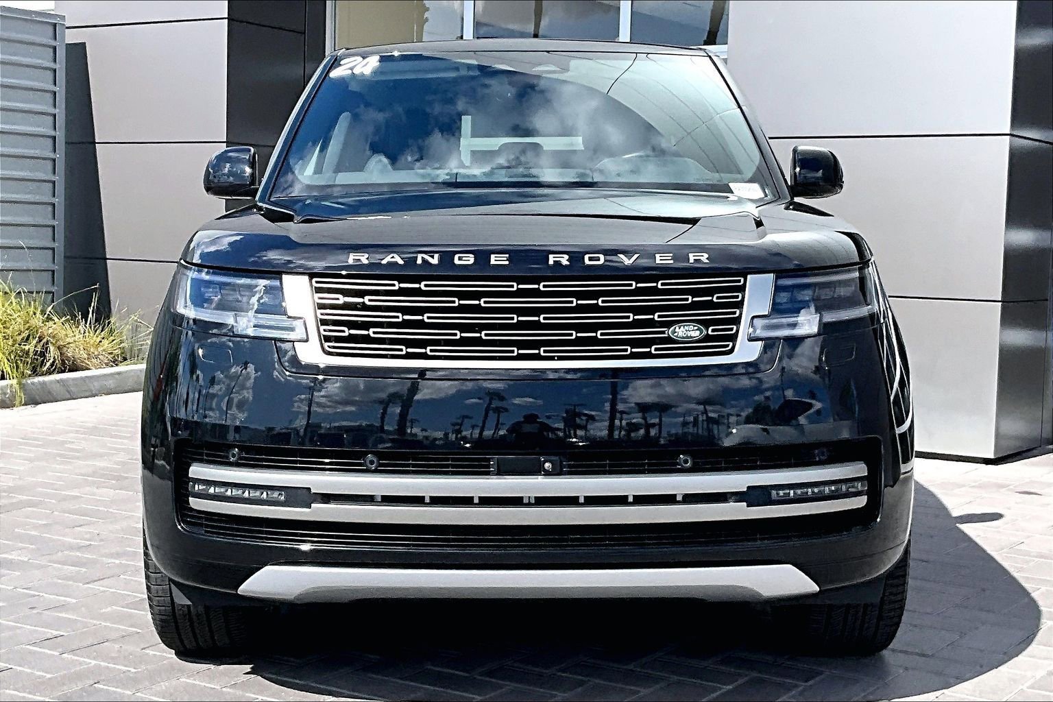 Certified 2024 Land Rover Range Rover SE AWD/4WD image 2