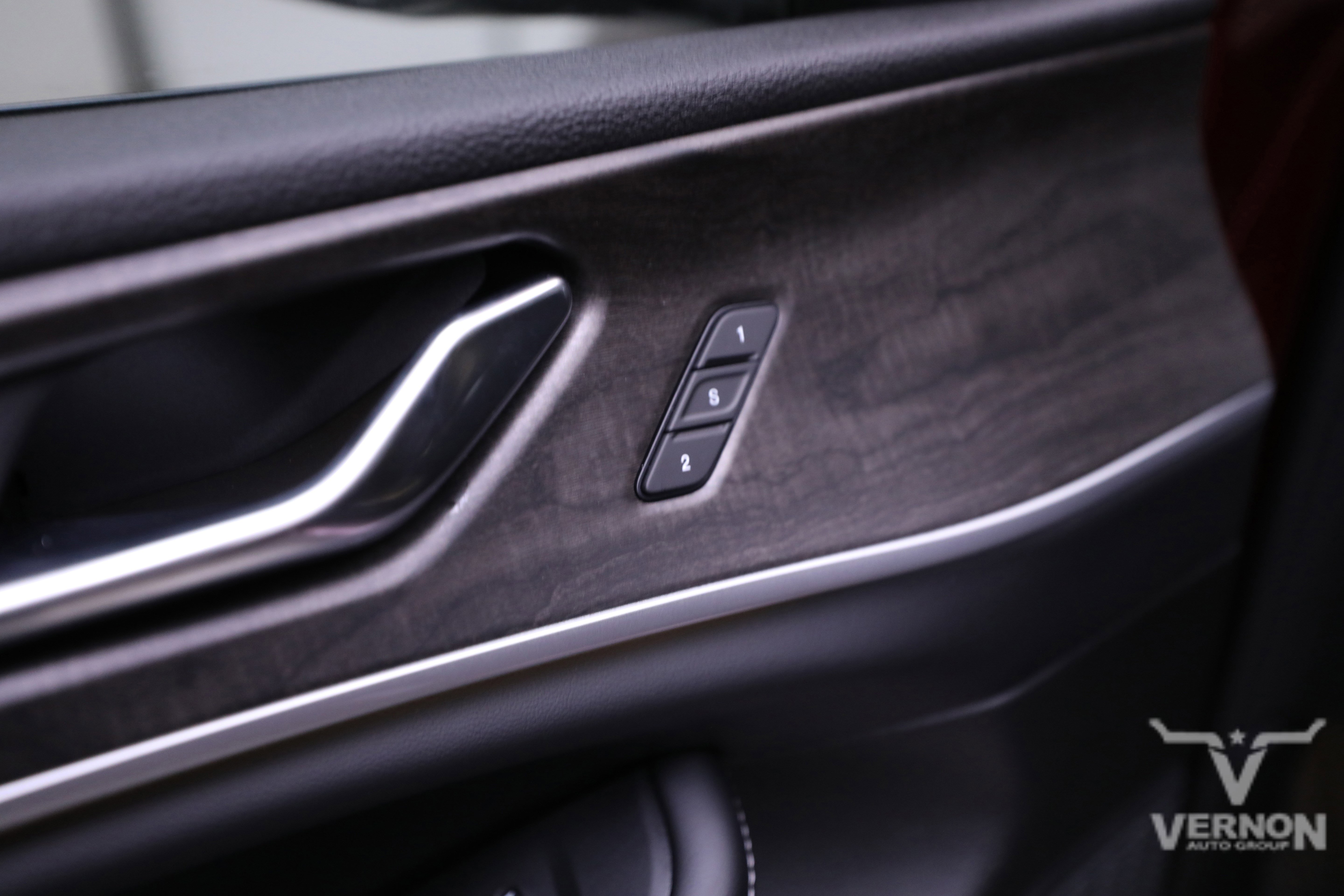 New 2025 Jeep Grand Cherokee L Limited w/ Black Appearance Package image 17