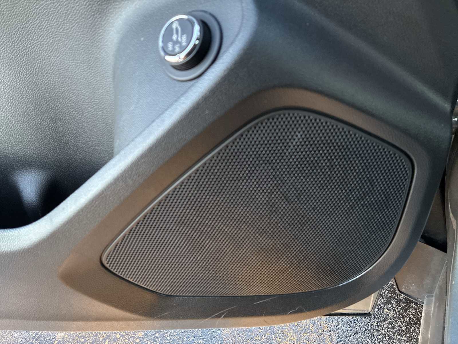 Used 2024 Chevrolet TrailBlazer RS w/ Convenience Package image 23