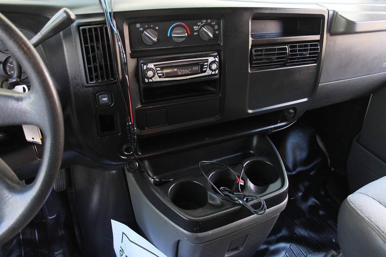 Used 2004 Chevrolet Express 1500 RWD image 33