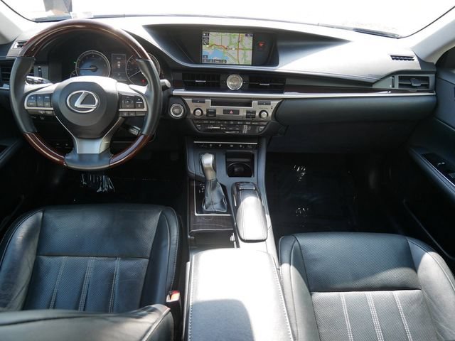 Used 2018 Lexus ES 350 w/ Luxury Package w/Wood Trim FWD image 12