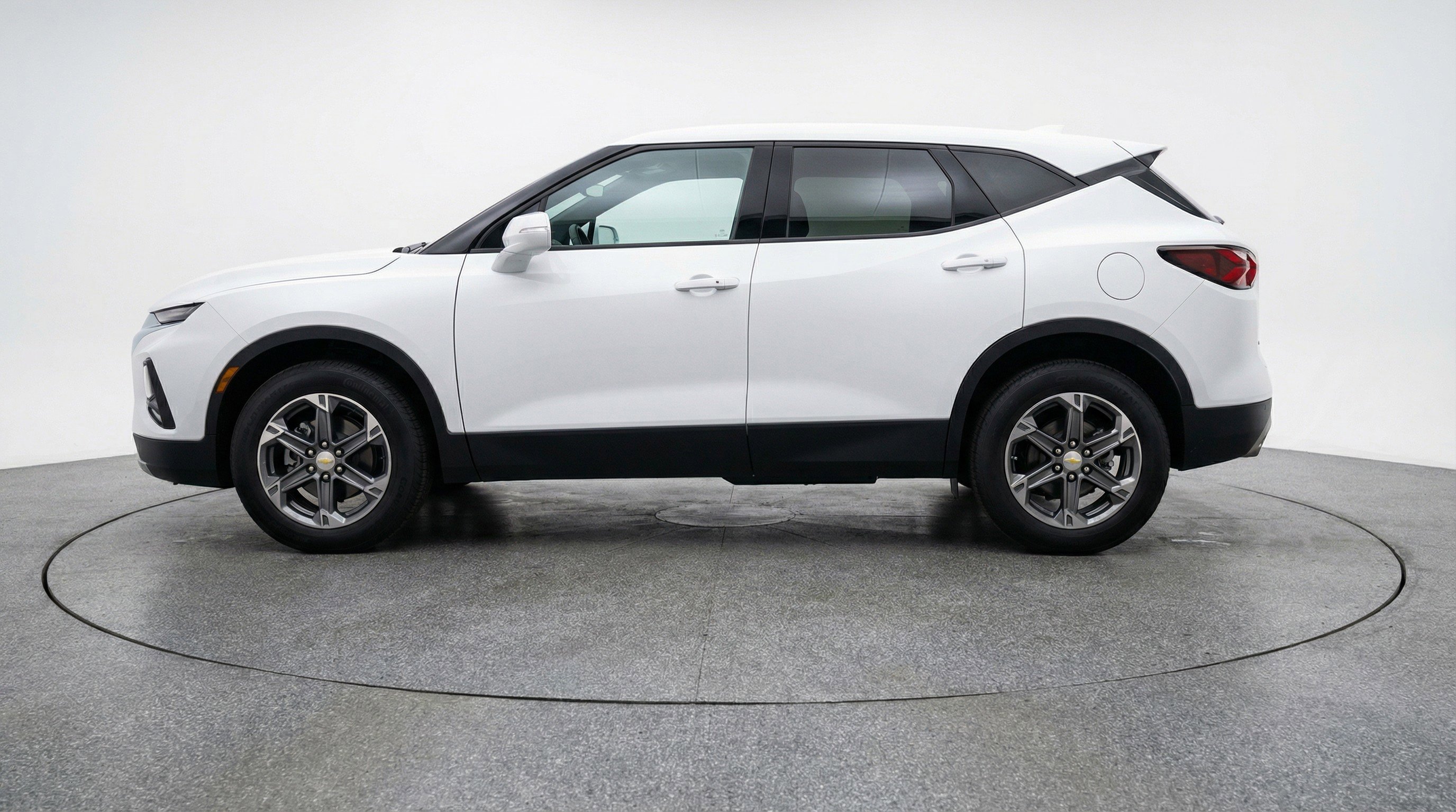 Used 2025 Chevrolet Blazer LT FWD image 5