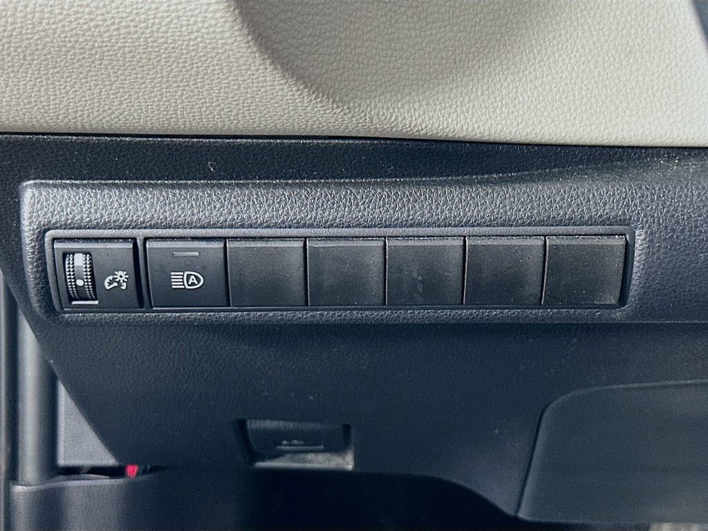 Used 2025 Toyota Corolla LE image 21