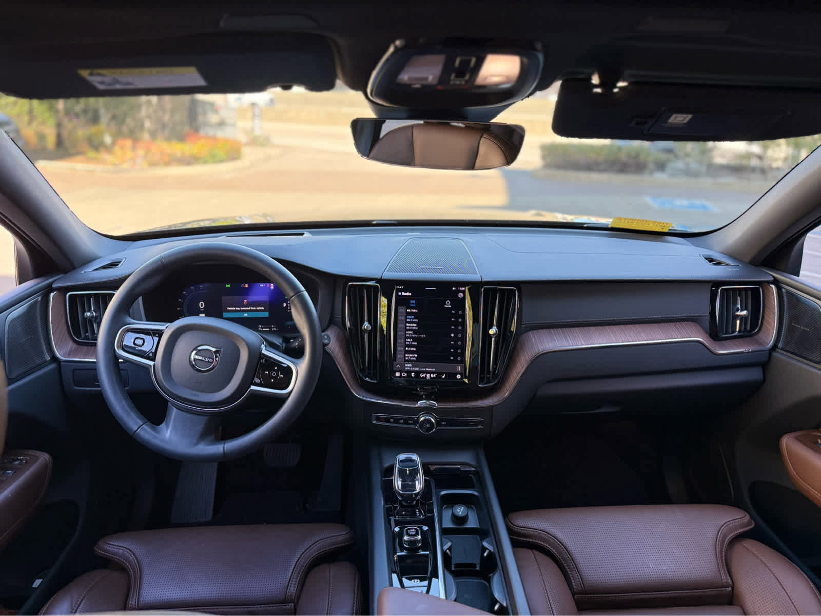 Used 2023 Volvo XC60 T8 Ultimate w/ Climate Package image 6