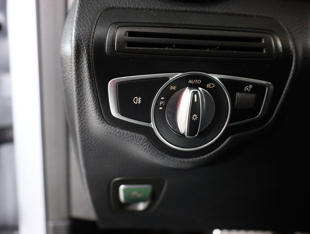 Used 2022 Mercedes-Benz GLC 300 4MATIC image 10