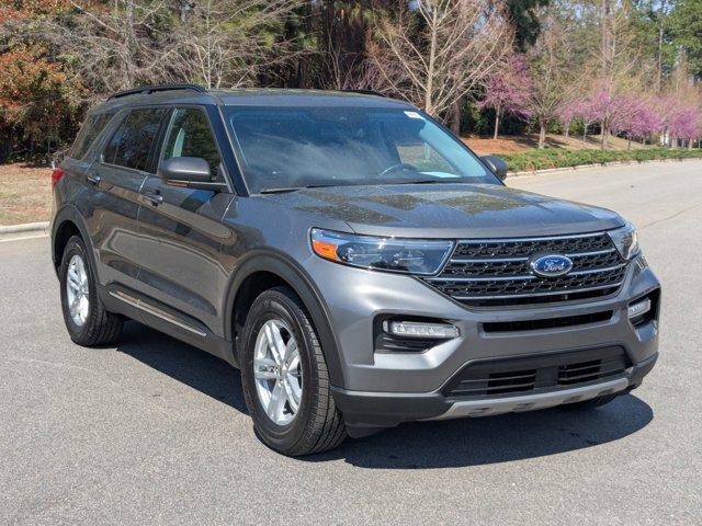 Certified 2023 Ford Explorer XLT w/ Equipment Group 202A AWD/4WD image 2