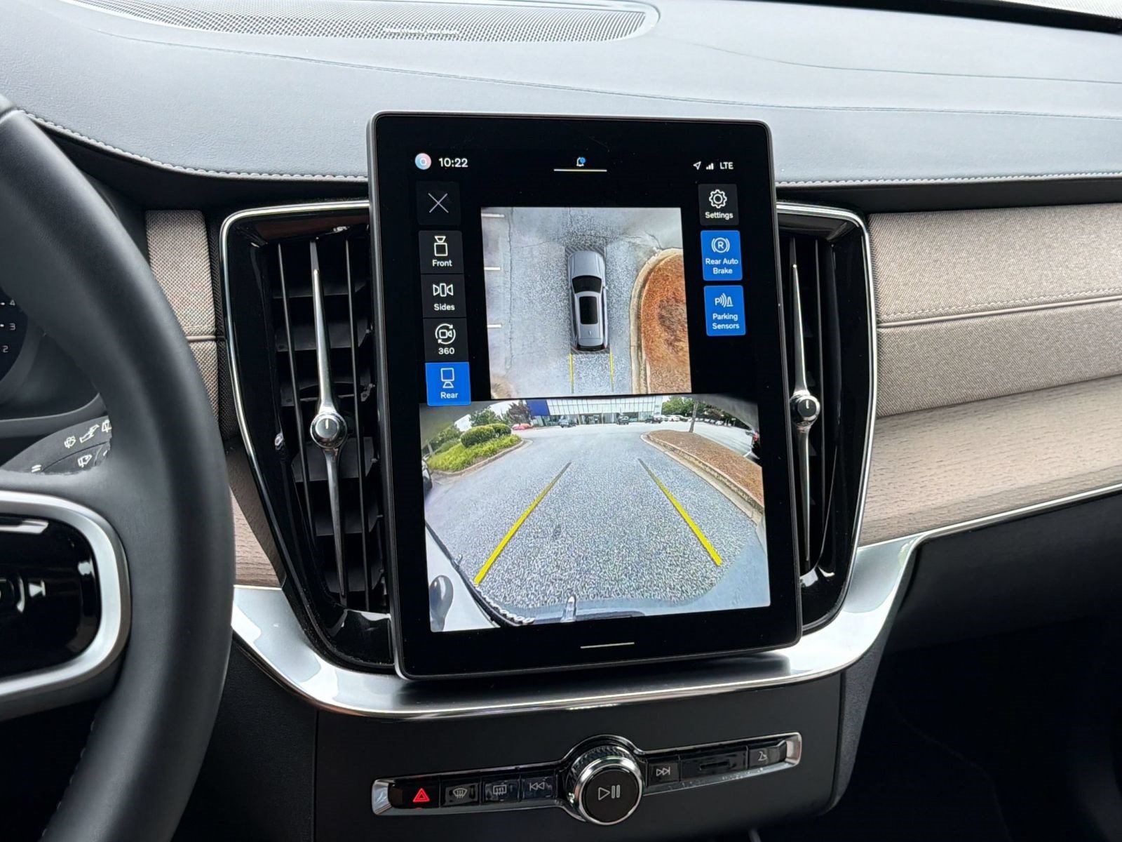 Certified 2025 Volvo XC90 B5 Plus AWD/4WD image 18