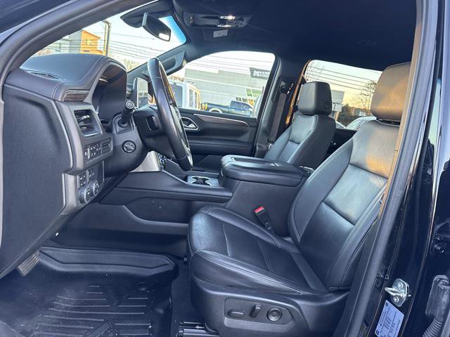 Used 2022 Chevrolet Suburban LT w/ Luxury Package image 6
