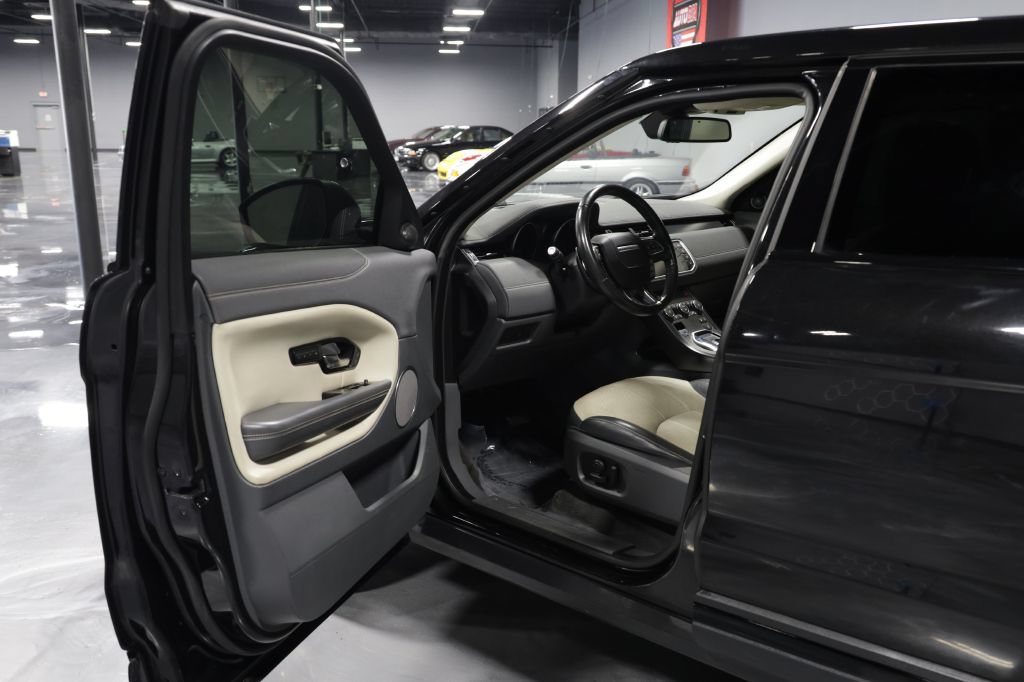 Used 2018 Land Rover Range Rover Evoque SE AWD/4WD image 9
