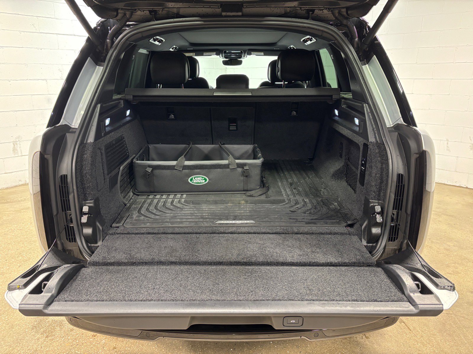 Used 2025 Land Rover Range Rover SE AWD/4WD image 42