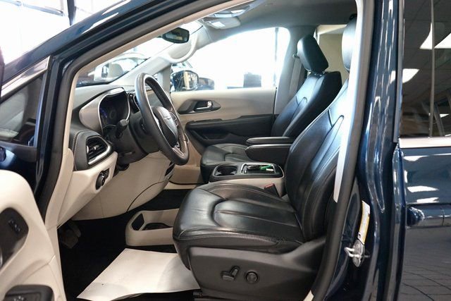 Used 2022 Chrysler Pacifica Touring-L image 26