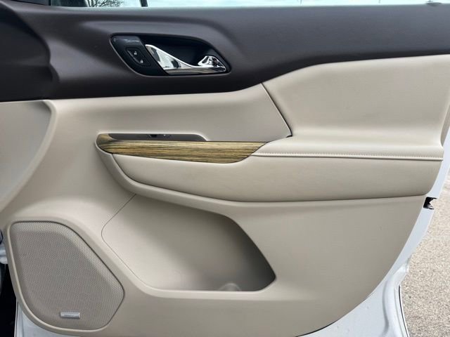 Used 2018 GMC Acadia Denali image 30