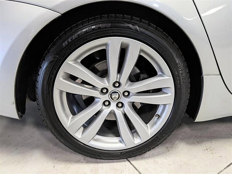 Used 2012 Jaguar XJ L RWD image 13