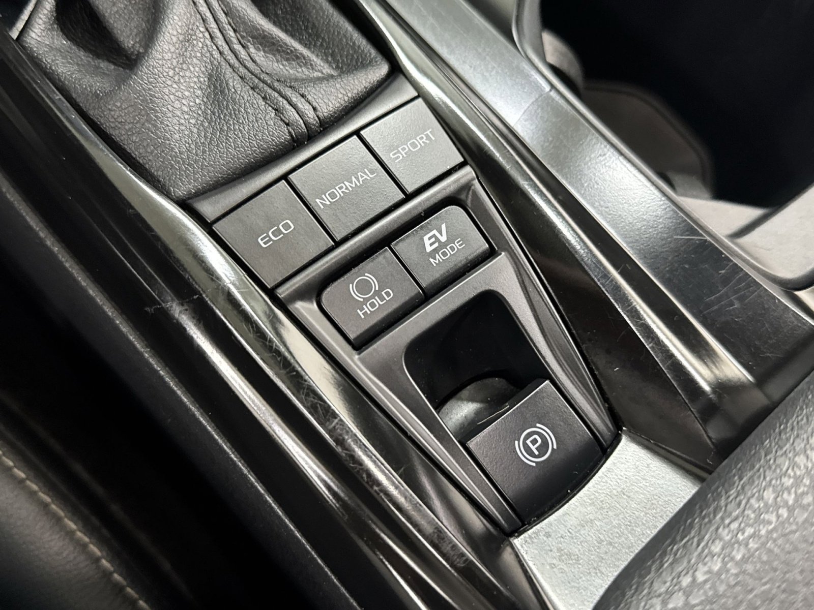 Used 2025 Toyota Camry SE w/ Convenience Package image 35