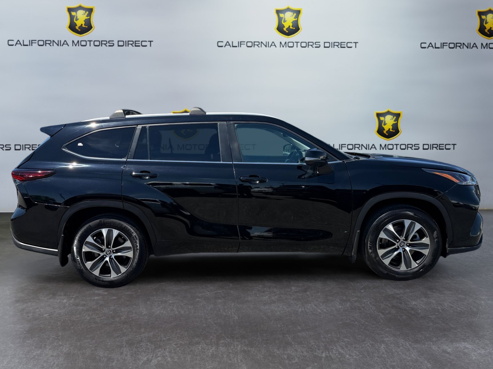 Used 2024 Toyota Highlander XLE FWD image 6