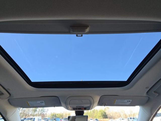 Used 2022 Buick Enclave Avenir w/ Avenir Technology Package image 40