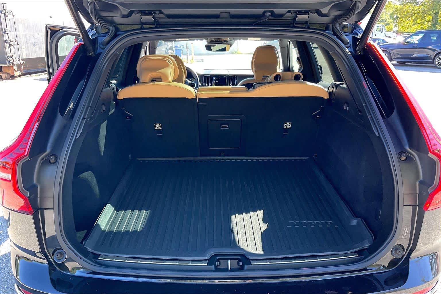 Used 2021 Volvo XC60 T5 Inscription w/ Protection Package FWD image 34
