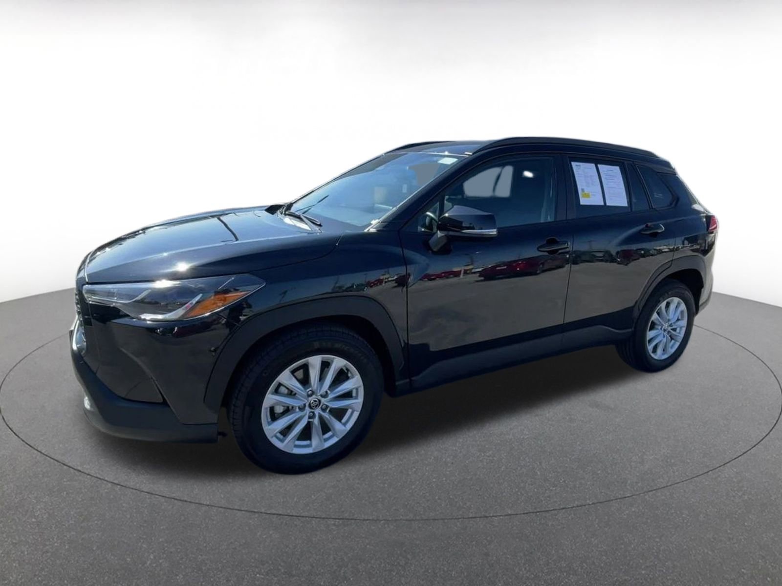 Used 2025 Toyota Corolla Cross LE image 8