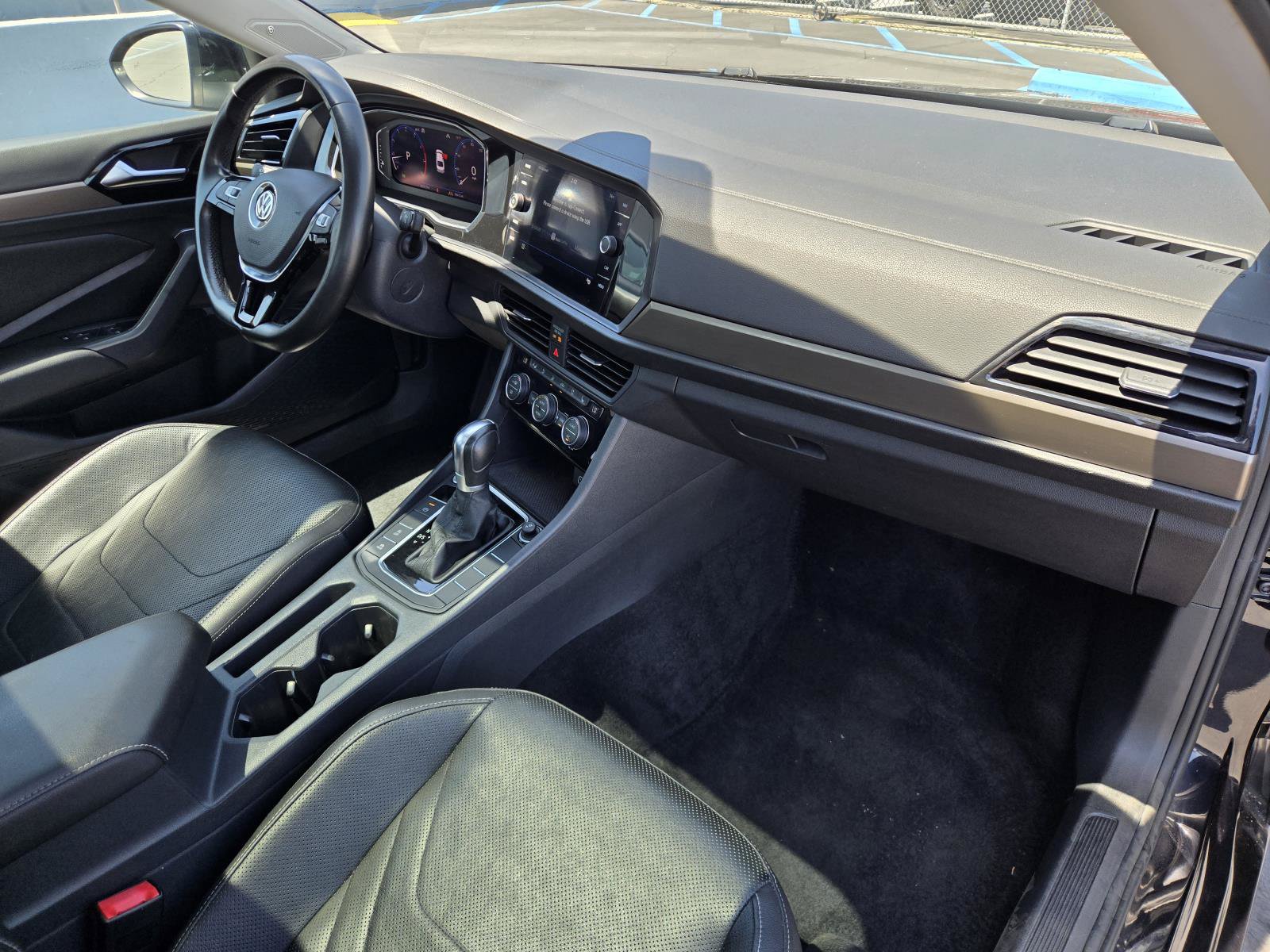 Used 2019 Volkswagen Jetta SEL Premium FWD image 32