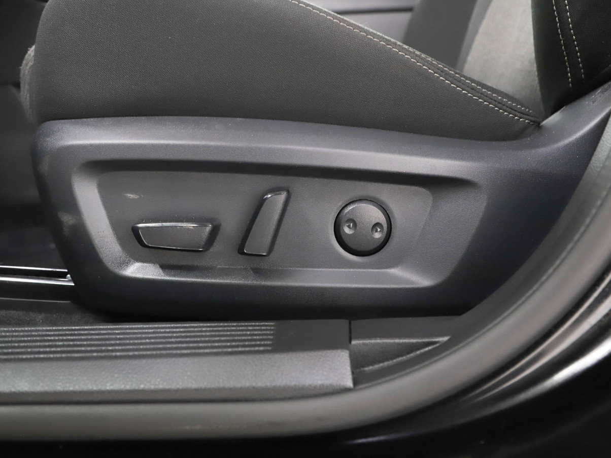 Used 2025 Nissan Rogue SV image 22