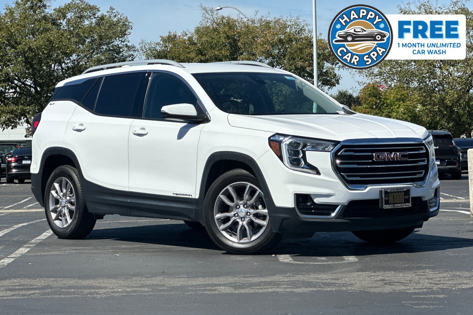 Used 2024 GMC Terrain SLT FWD image 1