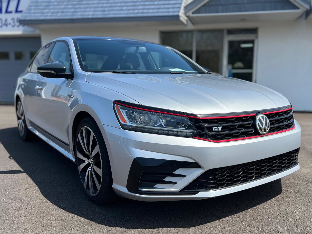 Used 2018 Volkswagen Passat 3.6 FWD image 5