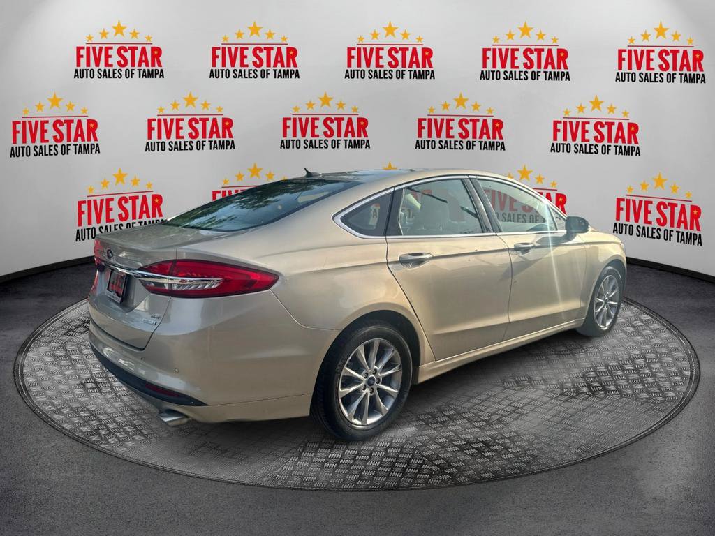 Used 2017 Ford Fusion SE w/ Fusion SE Technology Package FWD image 7