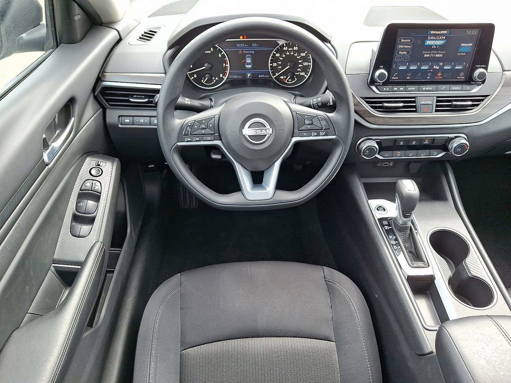 Used 2025 Nissan Altima 2.5 SV image 12