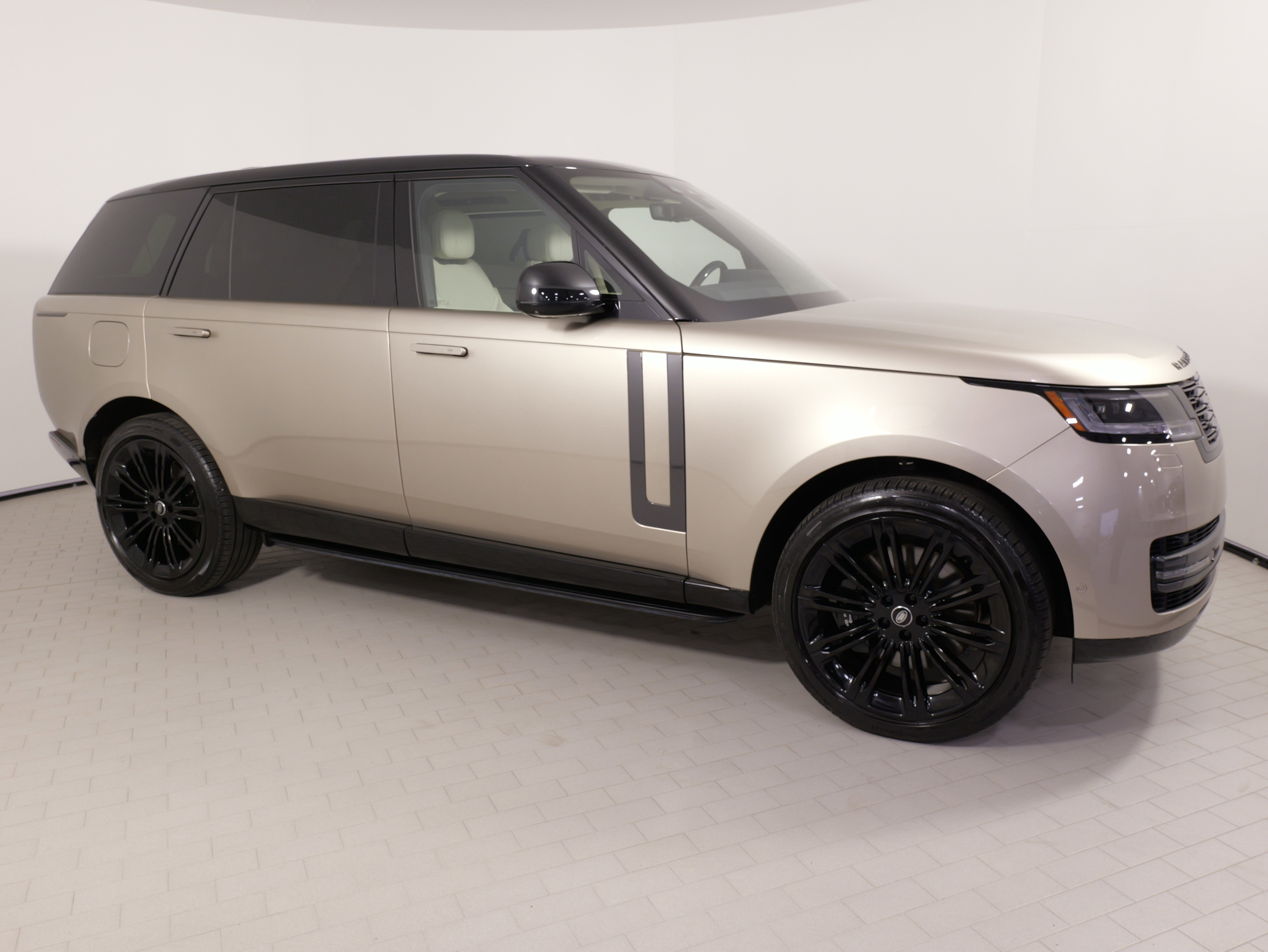 Used 2025 Land Rover Range Rover Long Wheelbase SE image 9