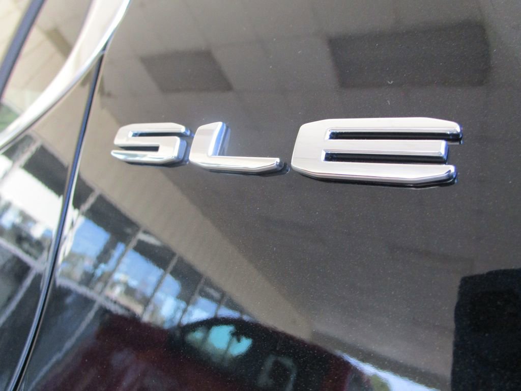 Used 2021 GMC Acadia SLE image 16