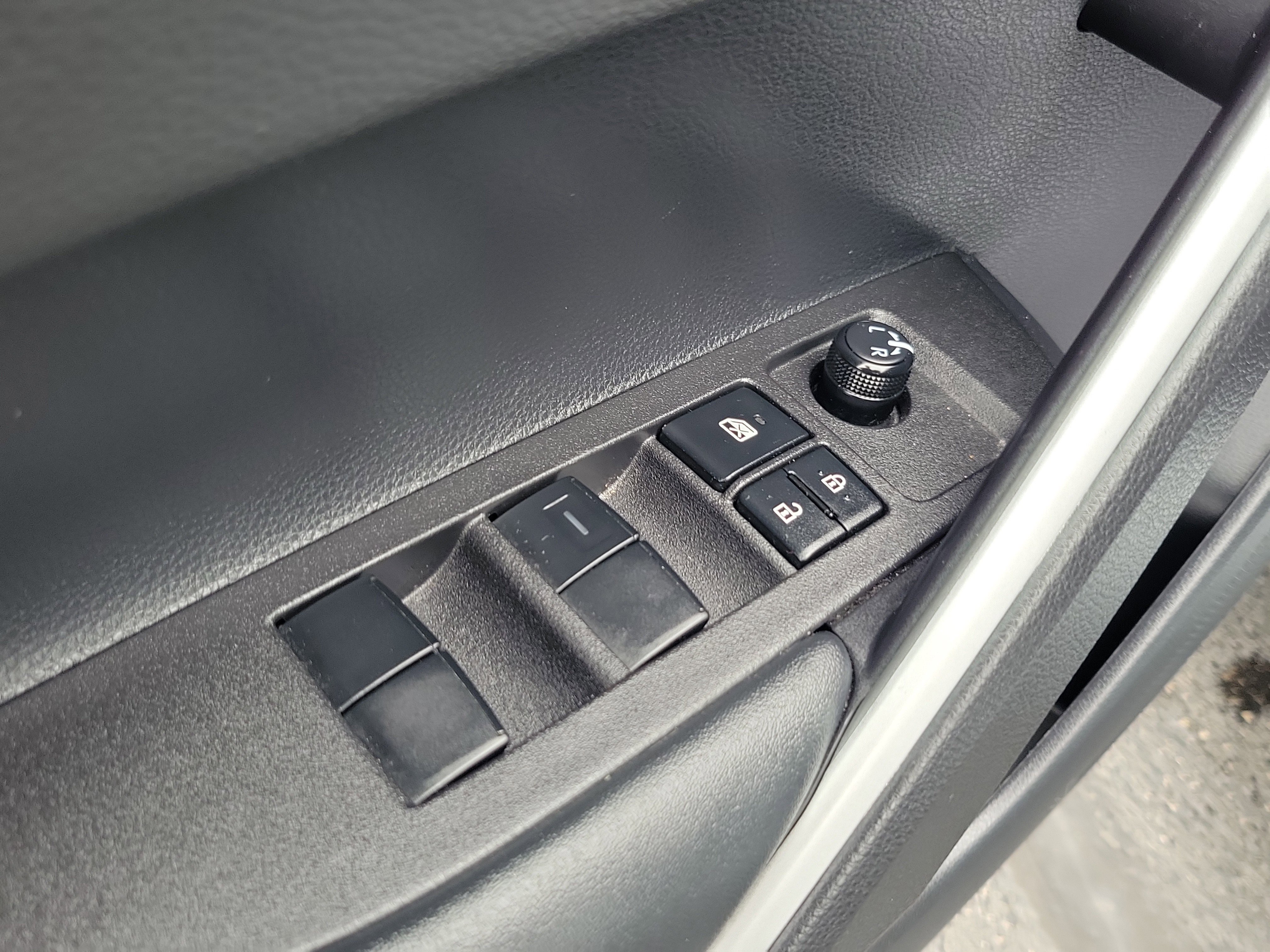 Used 2025 Toyota Corolla Cross AWD Hybrid w/ Convenience Package image 18