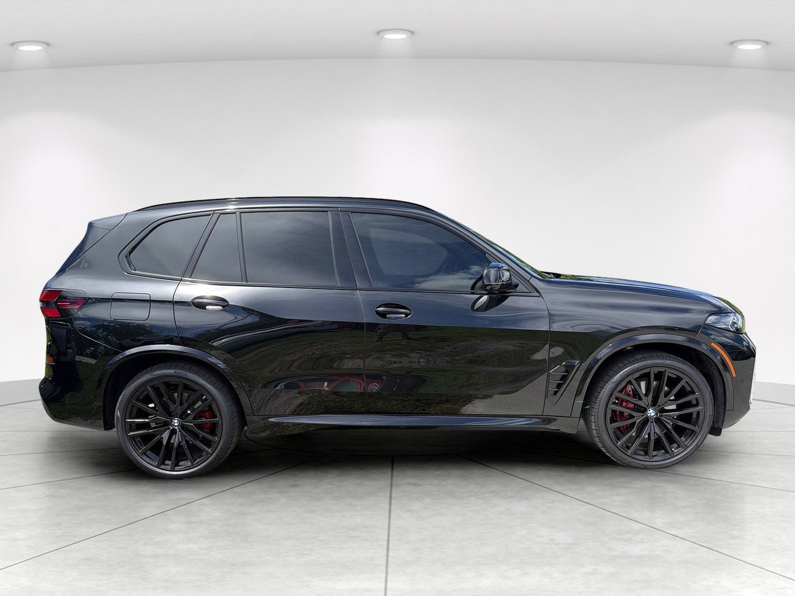 Used 2024 BMW X5 sDrive40i w/ M Sport Package RWD image 3