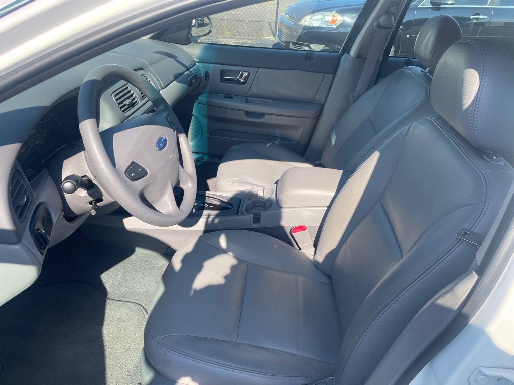 Used 2003 Ford Taurus SES FWD image 12