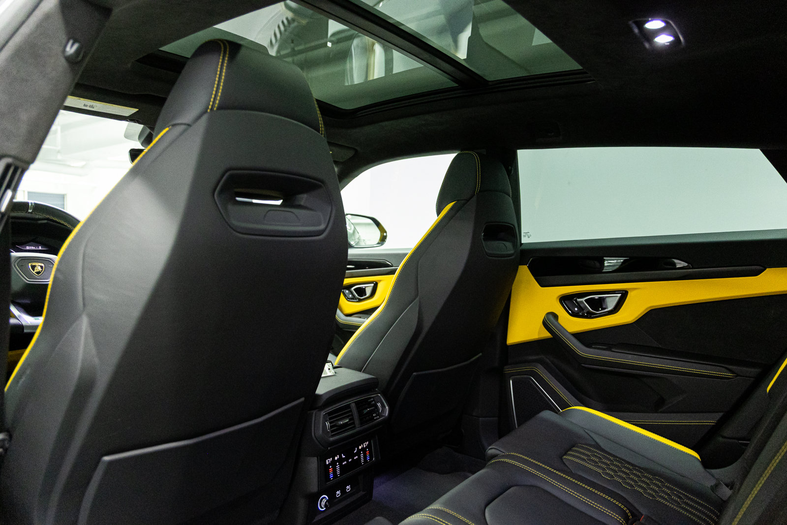Used 2024 Lamborghini Urus S AWD/4WD image 45
