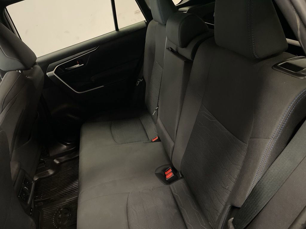 Used 2022 Toyota RAV4 SE w/ Convenience Package image 15