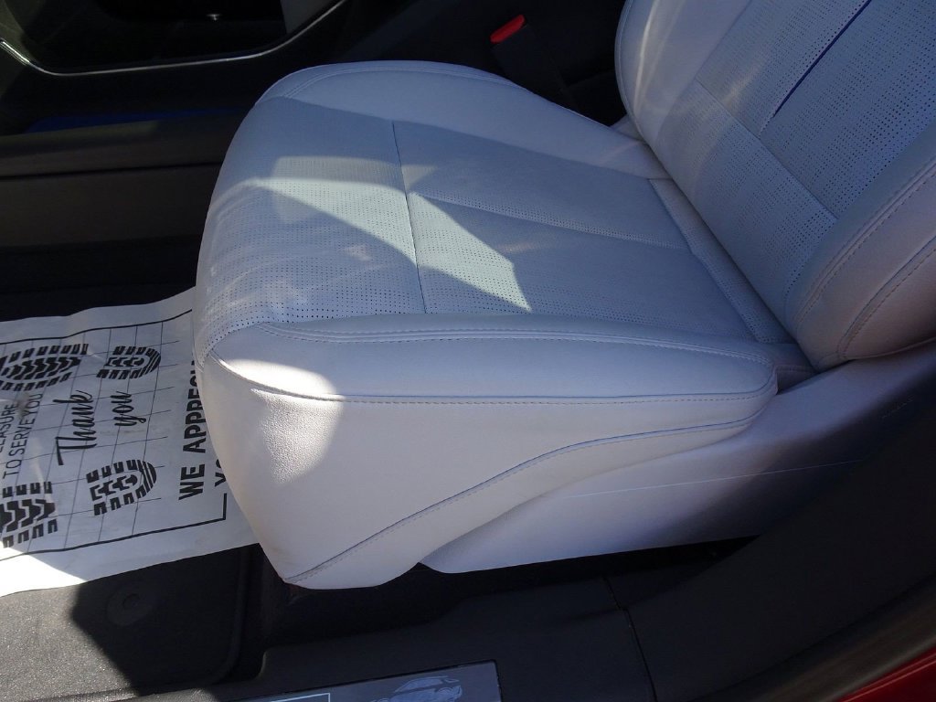 Used 2024 Cadillac Lyriq Sport RWD image 8