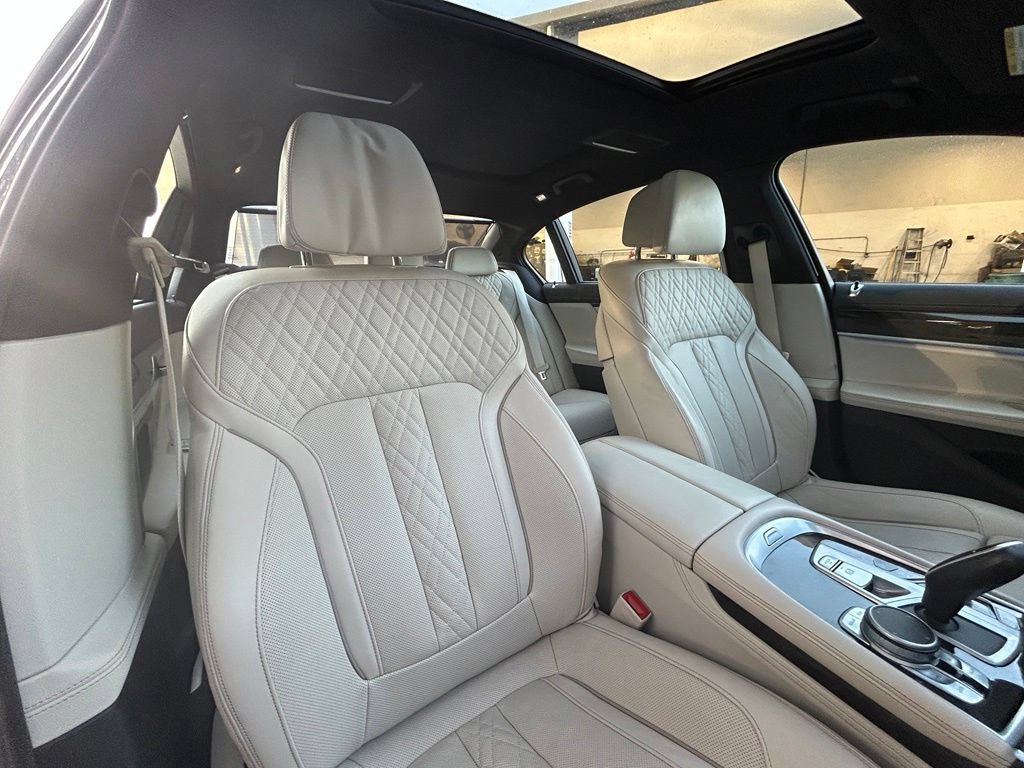 Used 2022 BMW 740i w/ M Sport Package RWD image 29
