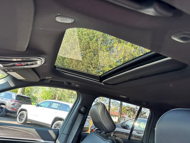 New 2026 Jeep Grand Cherokee Altitude AWD/4WD image 13