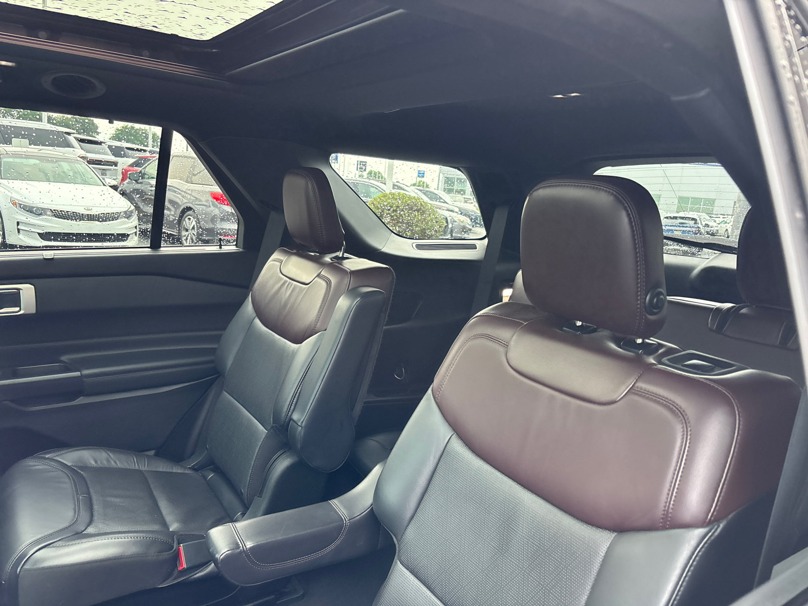 Used 2020 Ford Explorer Platinum w/ Premium Technology Package AWD/4WD image 26