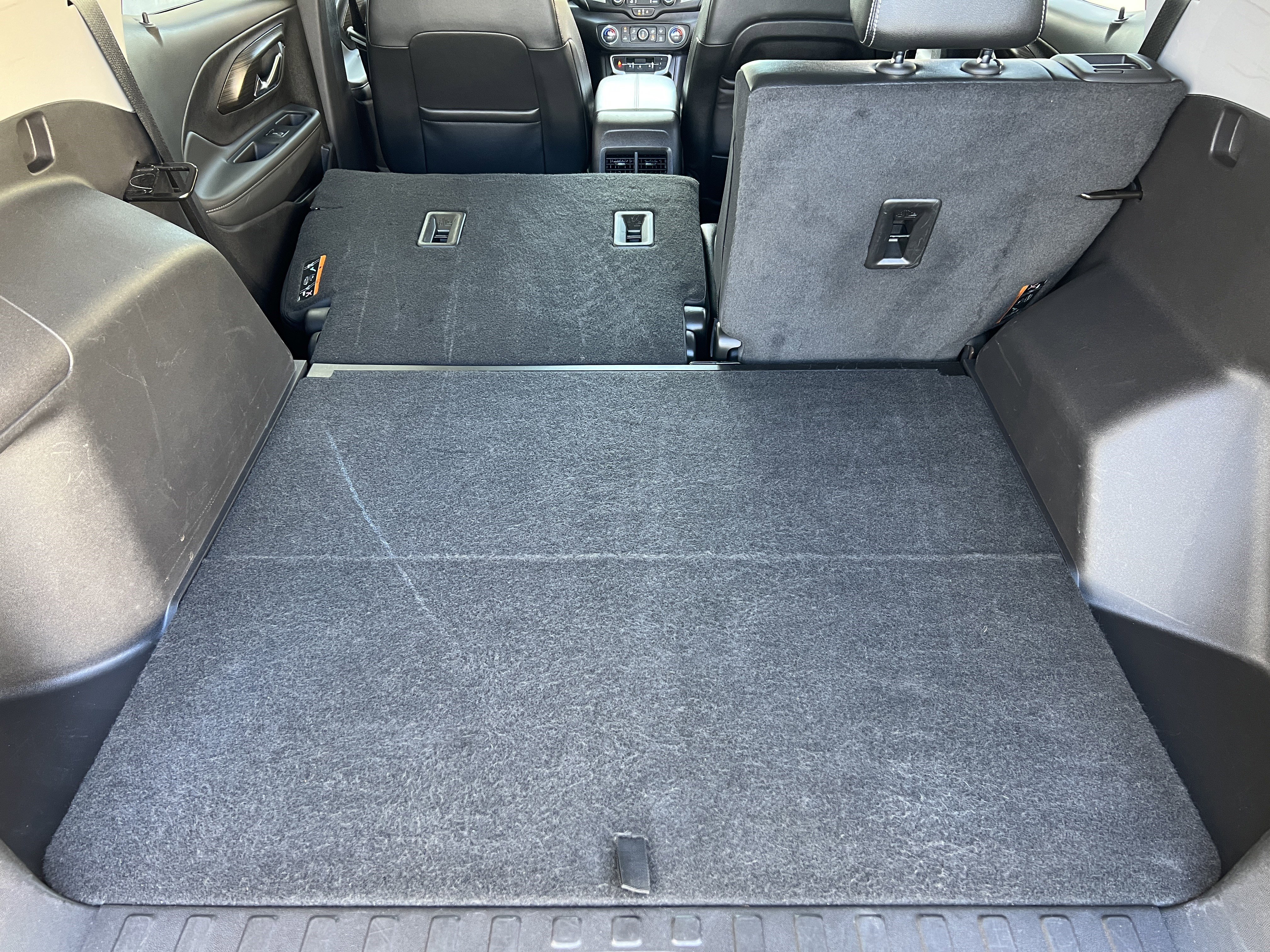 Used 2024 GMC Terrain SLT image 18