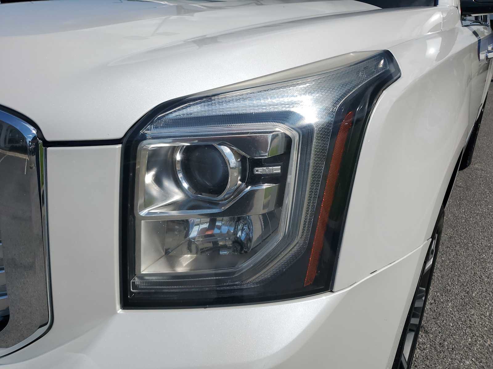 Used 2017 GMC Yukon XL Denali w/ Open Road Package AWD/4WD image 11