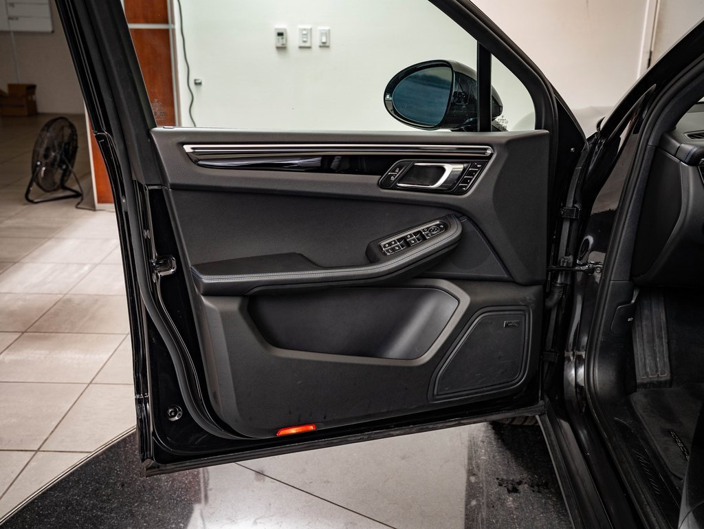 Certified 2024 Porsche Macan image 35