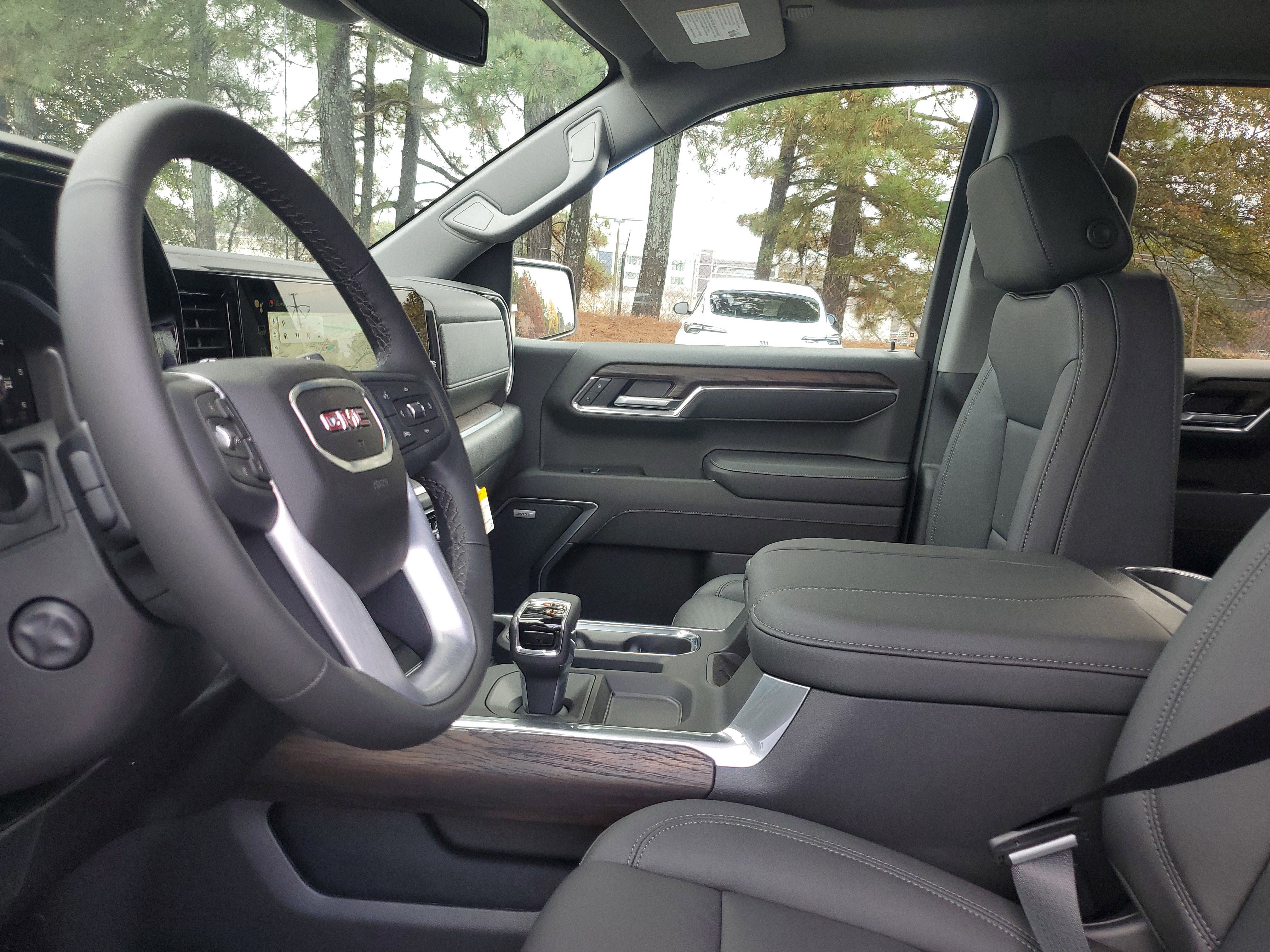 New 2026 GMC Sierra 1500 SLT image 17