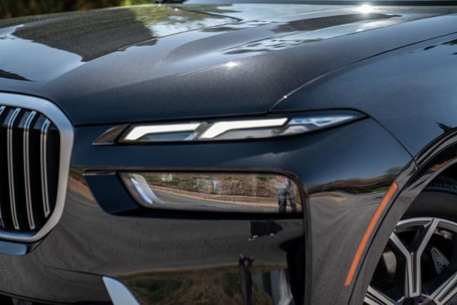 Used 2023 BMW X7 xDrive40i w/ Parking Assistance Package AWD/4WD image 4