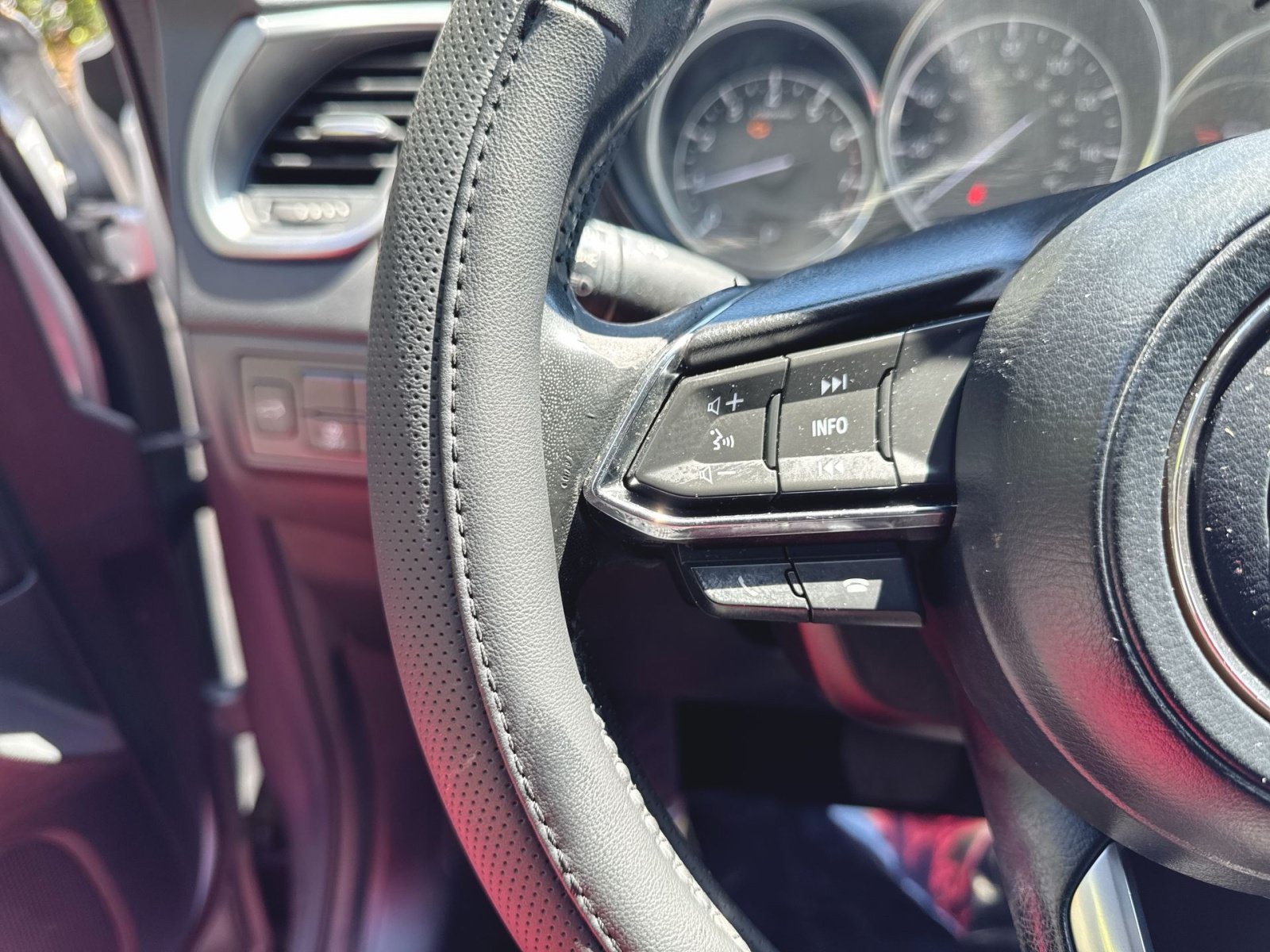 Used 2018 MAZDA CX-9 Touring FWD image 16