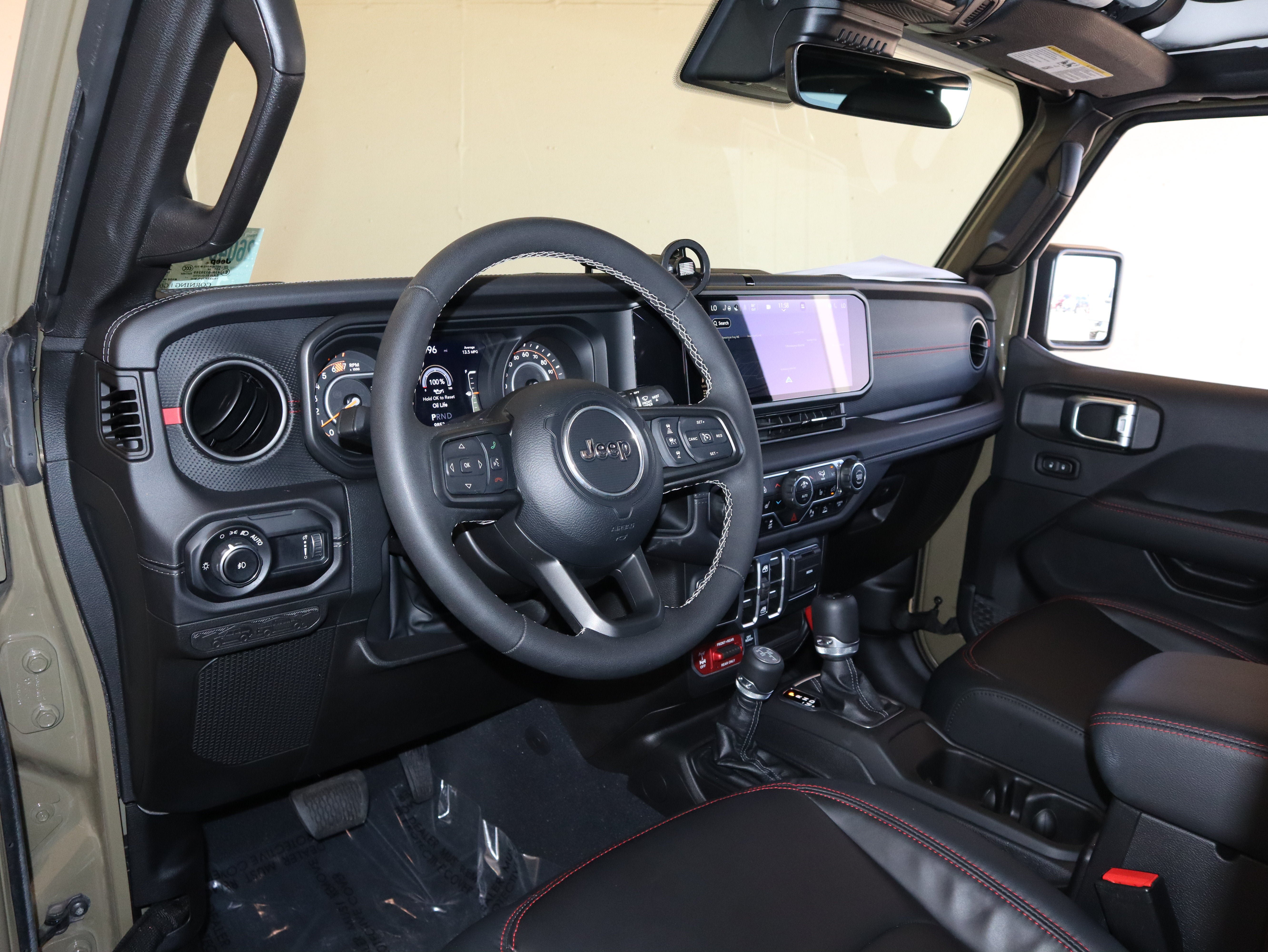 Used 2025 Jeep Wrangler Unlimited Rubicon AWD/4WD image 21